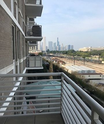 5th image of 1515 S Prairie Ave Unit 509