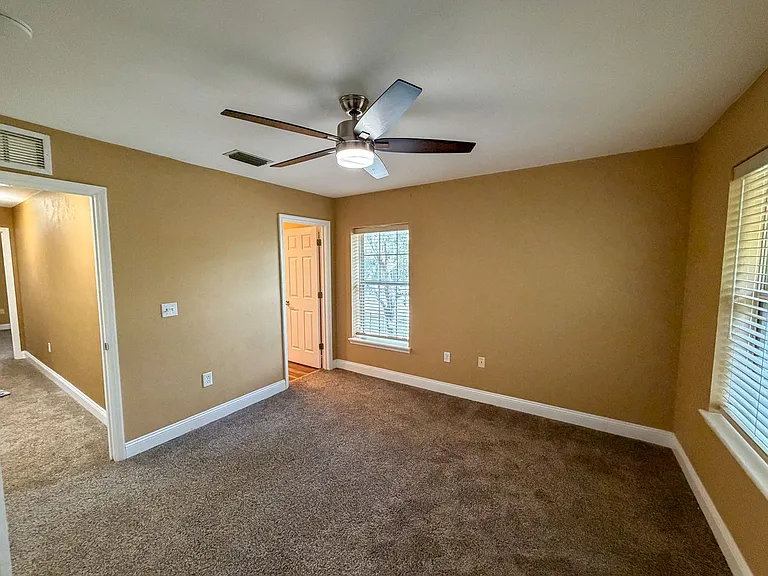 2915 SW 35th Pl #101 — Photo 19