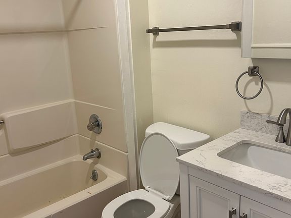 5th image of 416 Glen St APT 5