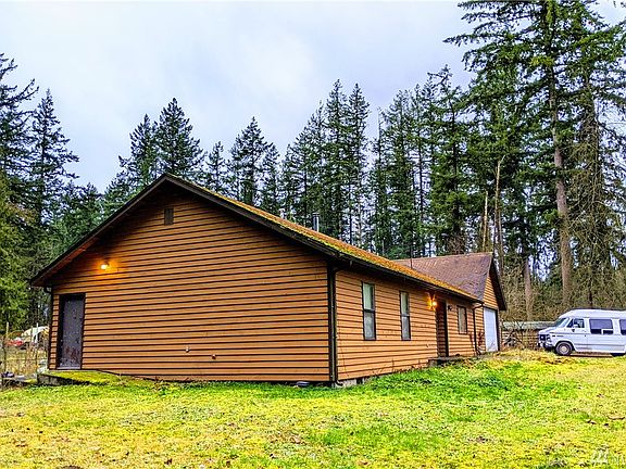 Cute home in the countryside, surrounded by a gorgeous wall of trees, with a sunlit central zone and gardens. New re-roof with full-price offer!