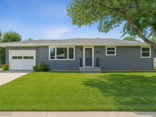 3113 8th St N, Fargo, ND 58102