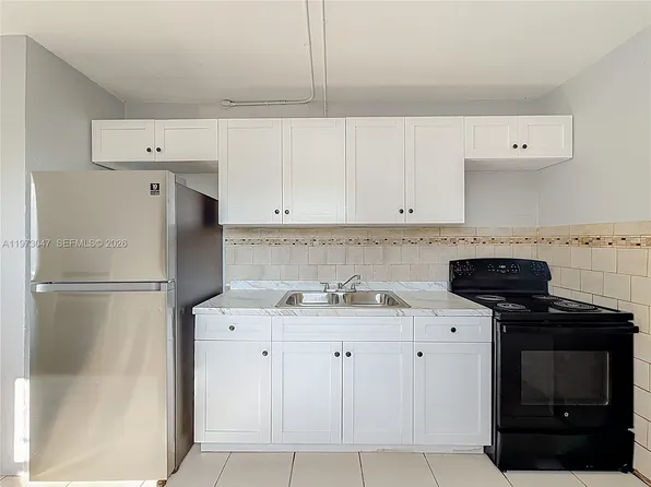 2408 NW 8th St, Pompano Beach, FL 33069