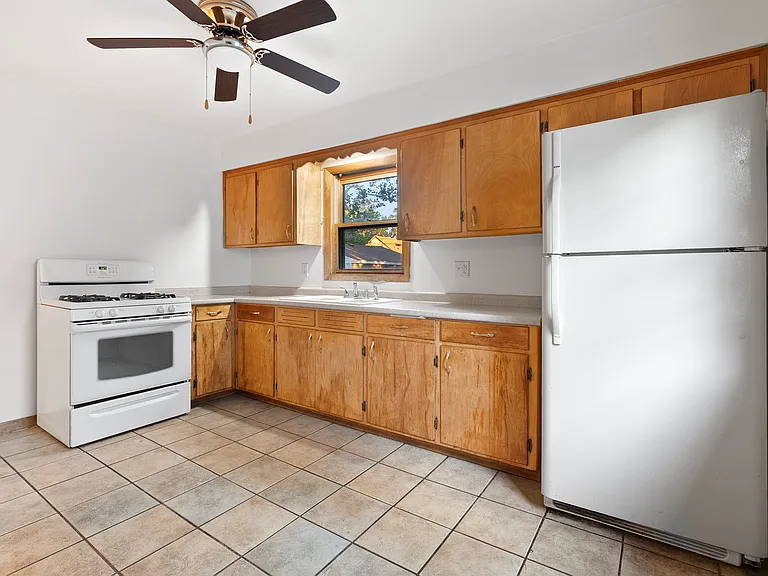 2412 Midway Dr — Photo 5