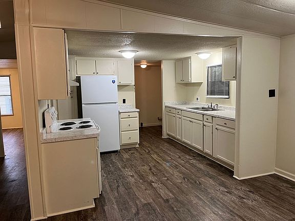 4th image of 1352 Saint Regis Dr