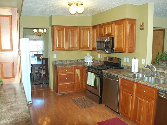4th image of 6051 Pirthshire St