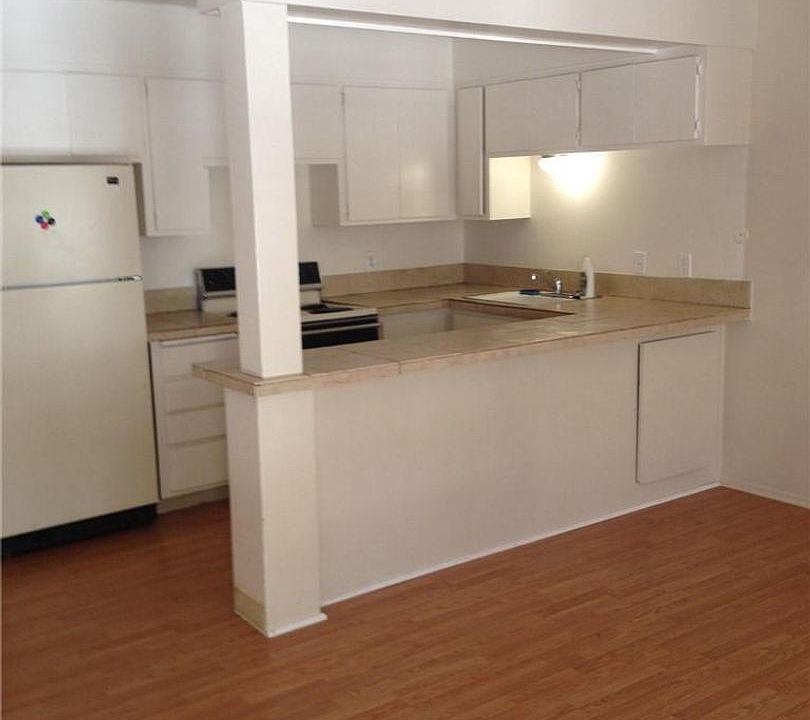 2nd image of 3668 Spruce Ave #28