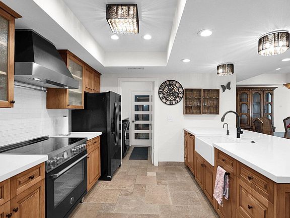 3rd image of 6932 E MONTECITO Avenue