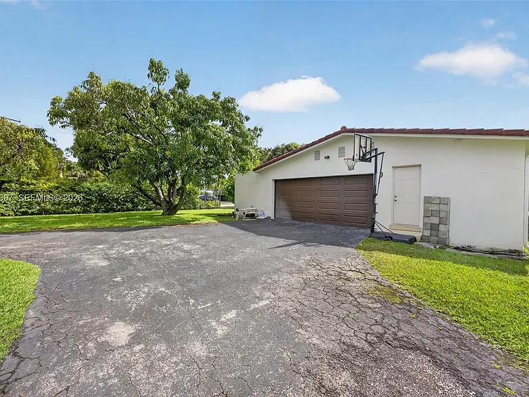 7690 SW 128th St — Photo 45