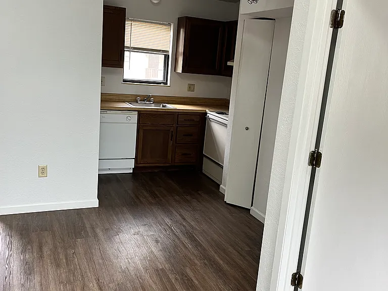 406 N Hesperia St #G — Photo 3