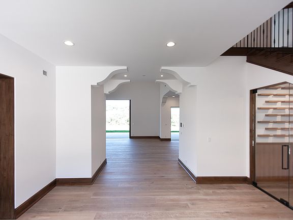 5th image of 2931 Calbourne Ln