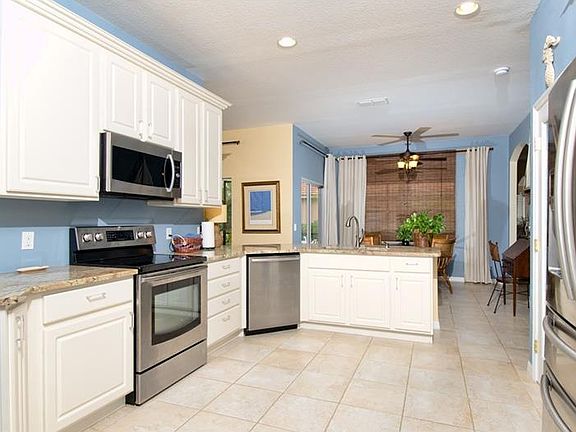 5th image of 597 Shorehaven Dr