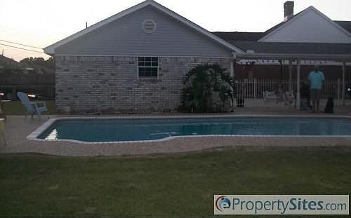2nd image of 516 Carriage Ln