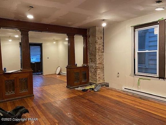 2nd image of 306 E Bertsch St