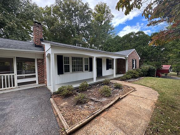 3rd image of 2047 Overbrook Rd