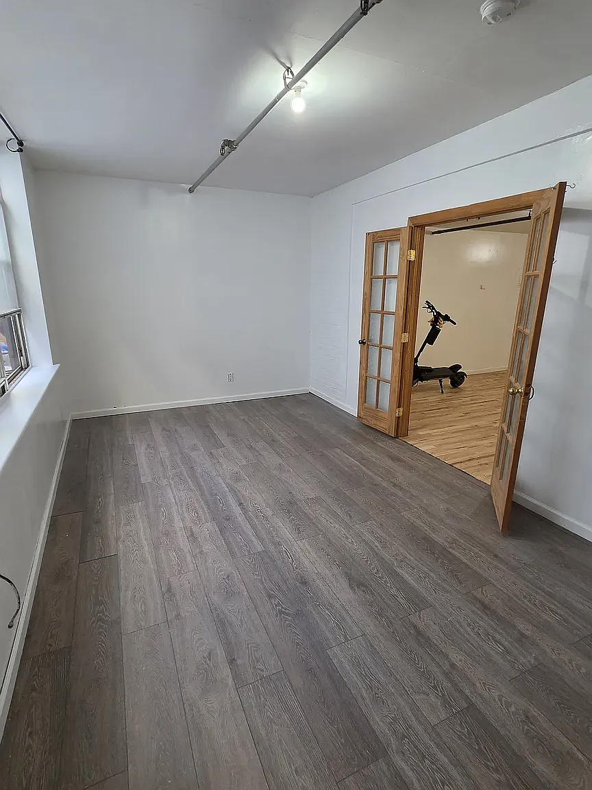 57 Scholes Street — Photo 4