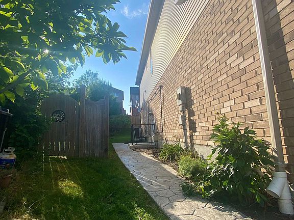 5th image of 916 Magdalena Ct #B