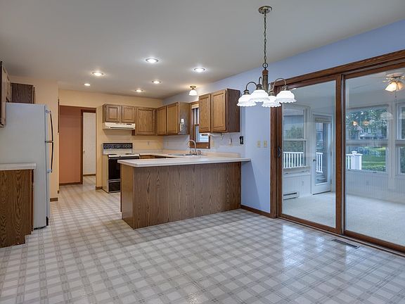 5th image of 440 Aspen Ct