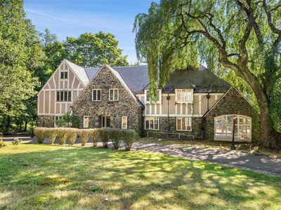 135 Scarborough Road, Briarcliff Manor, NY, 10510