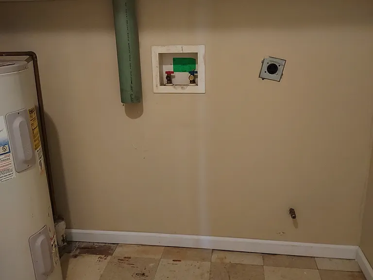 Utility room with W/D hookups
