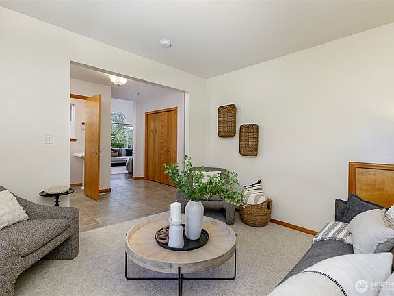 5th image of 1523 114th Avenue SE