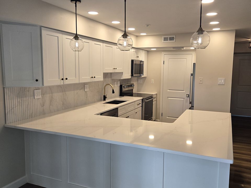 breakfast bar area for 4 stools
