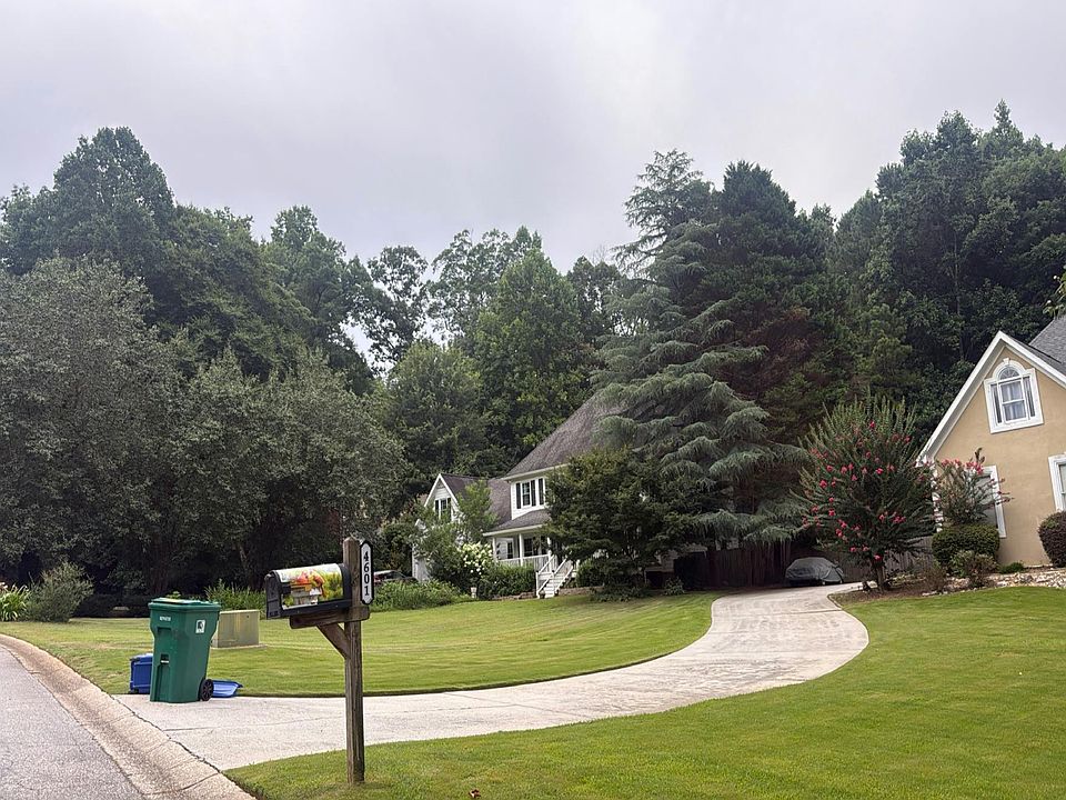 2nd image of 4591 Derby Ln SE