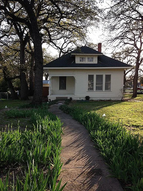 2 bed, 1300 sqft, $1,700 — Photo 2