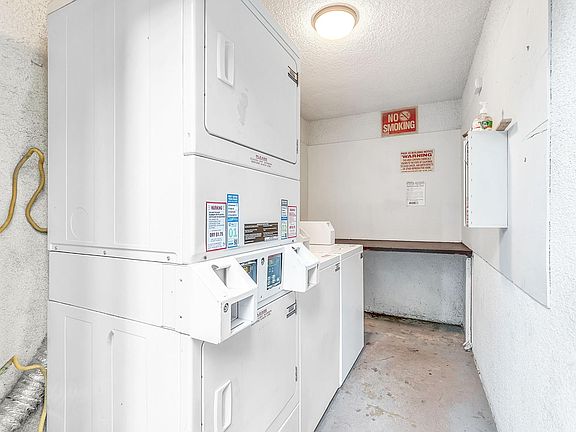 5th image of 11661 Erwin St APT 4