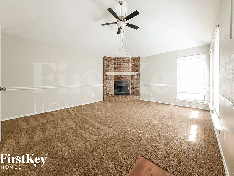 542 Renee Ln — Photo 7