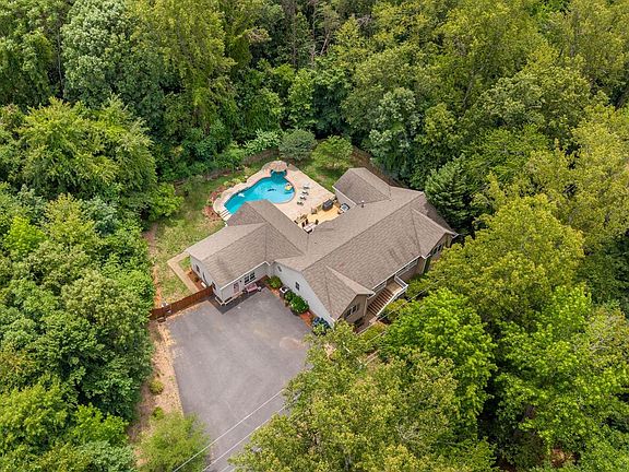 3rd image of 270 Telegraph Rd