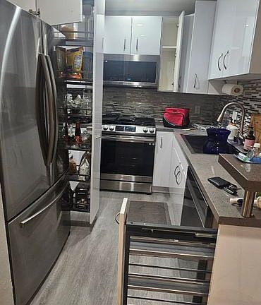 2nd image of 15455 Sherman Way APT 14
