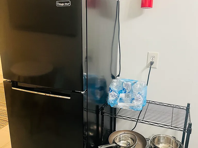 Fridge, microwave, pots and pans included!