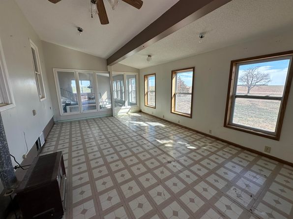 10064 Wilburn Rd, Ensign, KS 67841