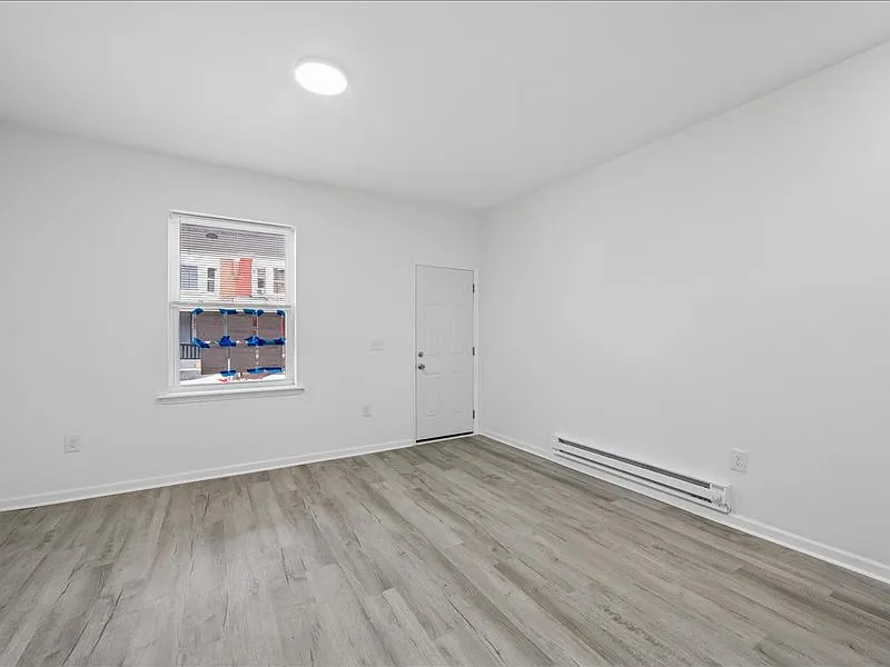 3 bed, 1260 sqft, $1,900 — Photo 2