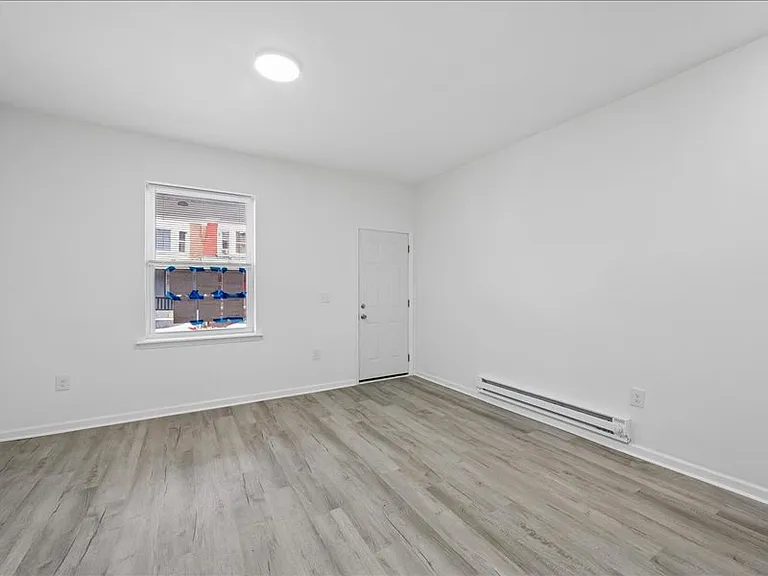 5026 Aspen St — Photo 2