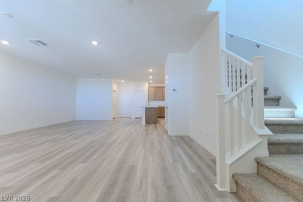 3 bed, 2.5 bath, 1809 sqft, $2,700 — Photo 2