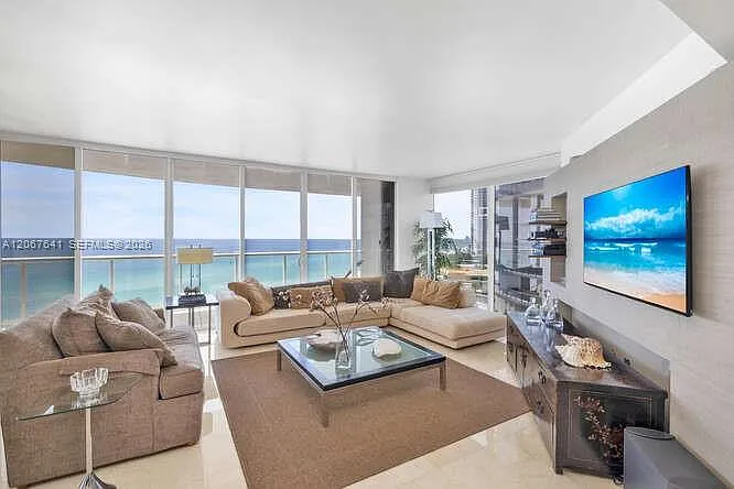 Millennium Condo — Photo 3