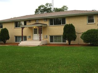 641 Pasadena Ave APT 2E, Beecher, IL