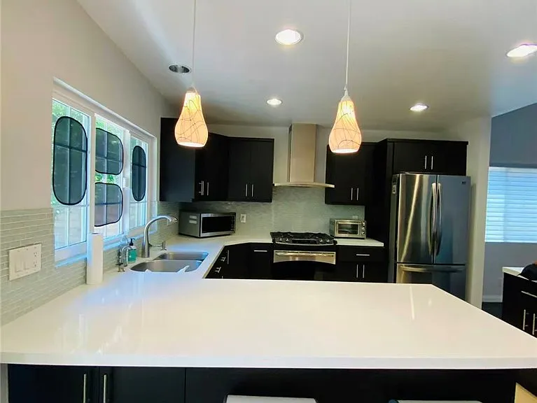 1456 Winterwood Ln — Photo 2