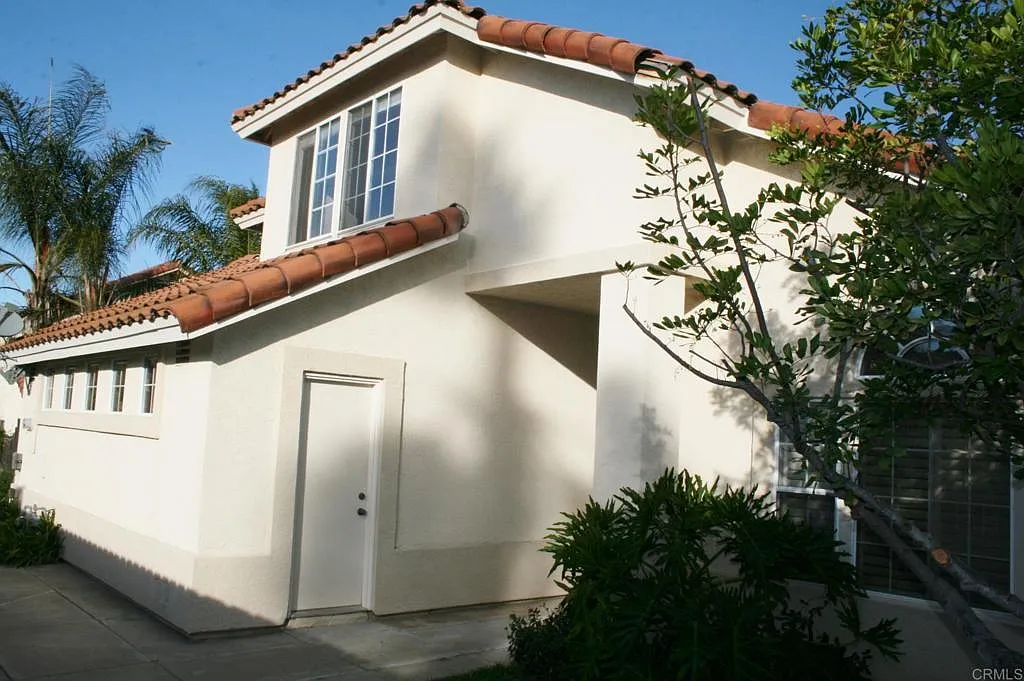 4 bed, 1936 sqft, $4,200 — Photo 2