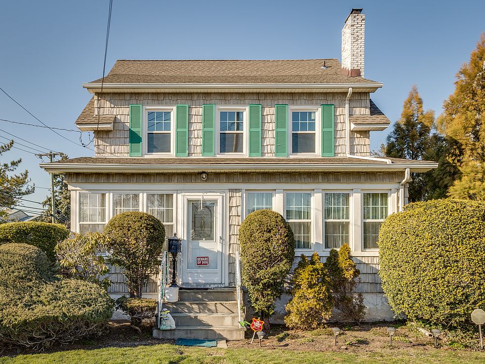 1st image of 102 Combs Ave