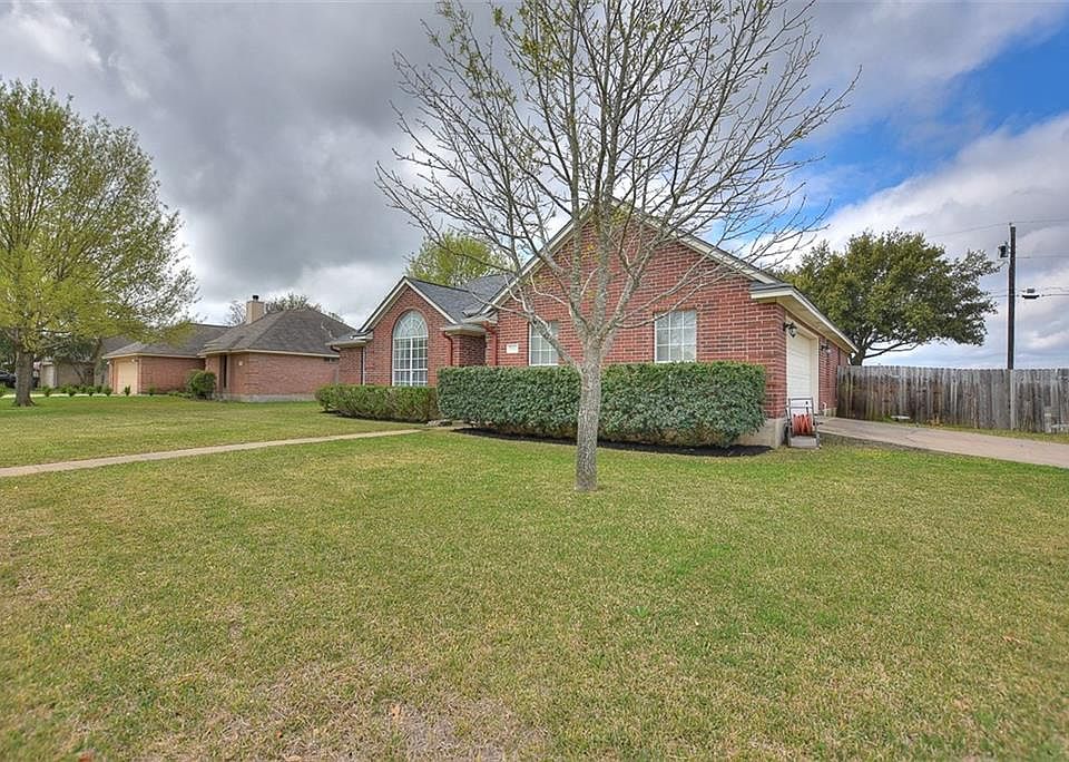 1st image of 2600 Bluebonnet Valley Dr