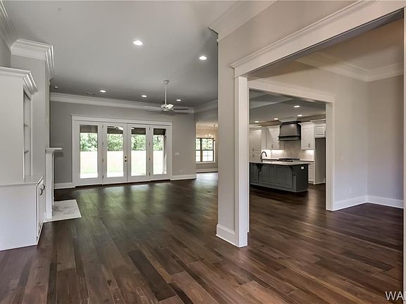 4th image of 4000 Churchill Ln