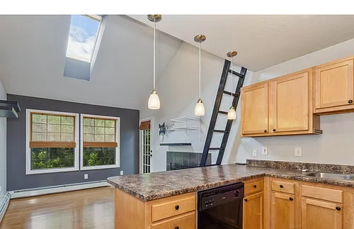 1405 Broadway #403 Photo 1