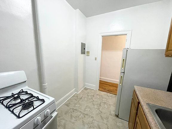 3rd image of 41-42 50th St #2
