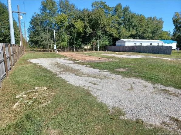 608 W Highway 90, Iowa, LA 70647