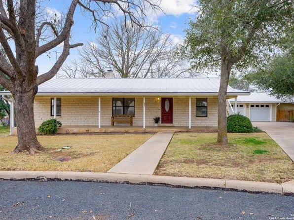 421 W Nimitz St, Fredericksburg, TX 78624
