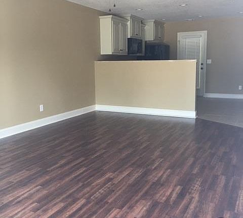 5th image of 110 Pershing Place Ct