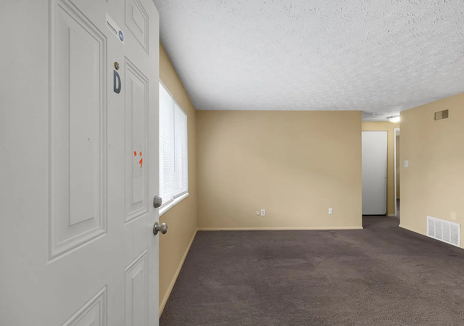 187 Currier Dr — Photo 4