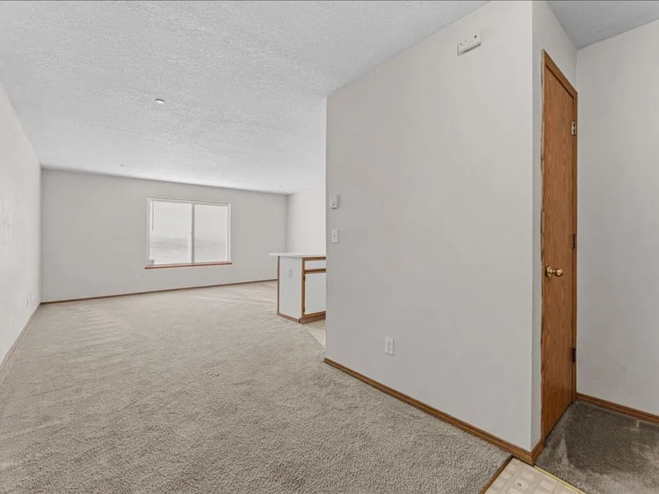 621 NE Kane Dr #103